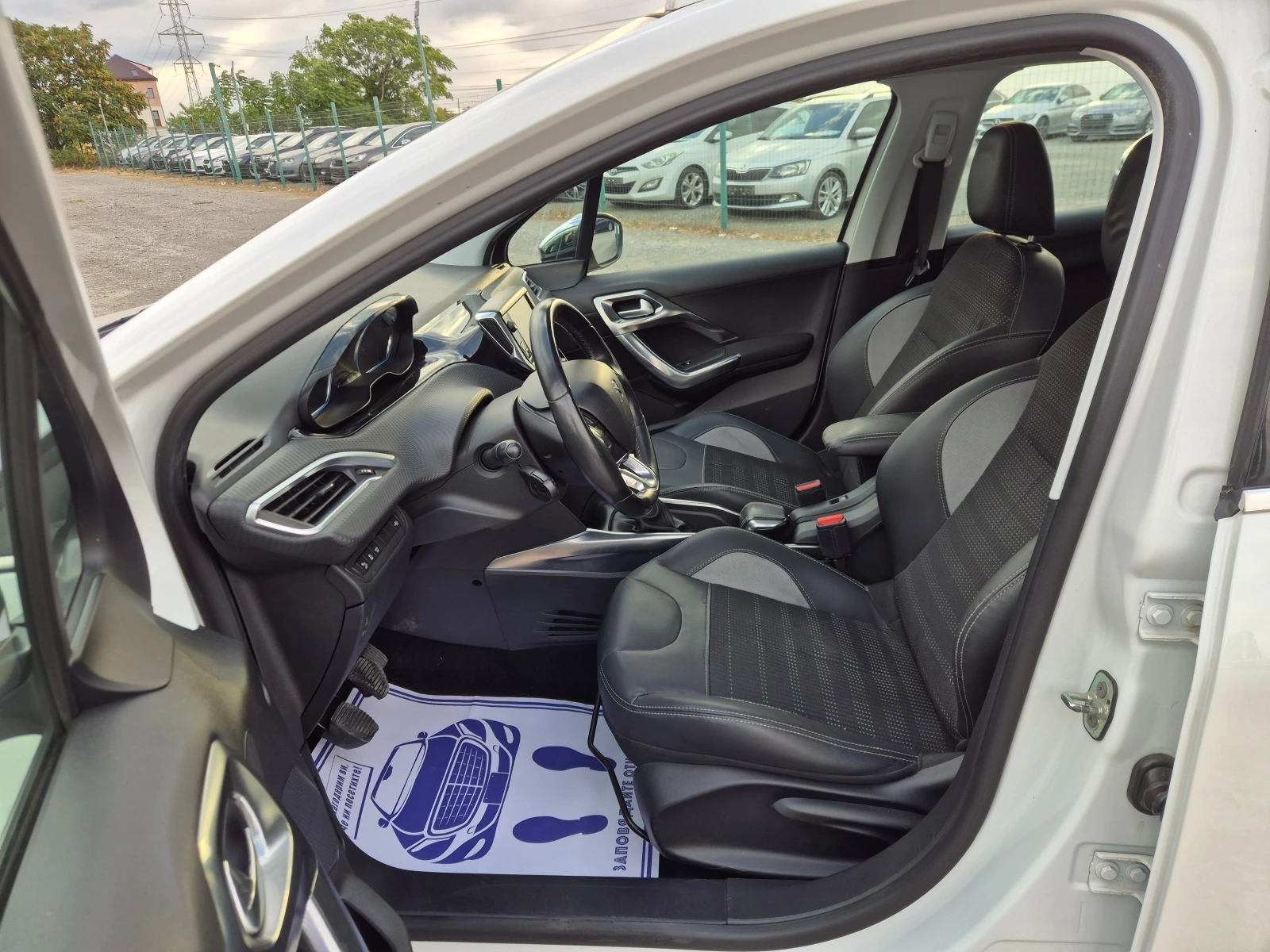 Peugeot 2008 1.6EHdi, снимка 12 - Автомобили и джипове - 52502369