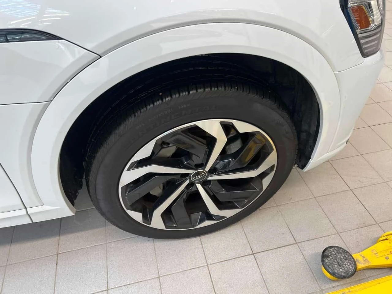 Audi E-Tron quattro  CARFAX, снимка 7 - Автомобили и джипове - 53867371