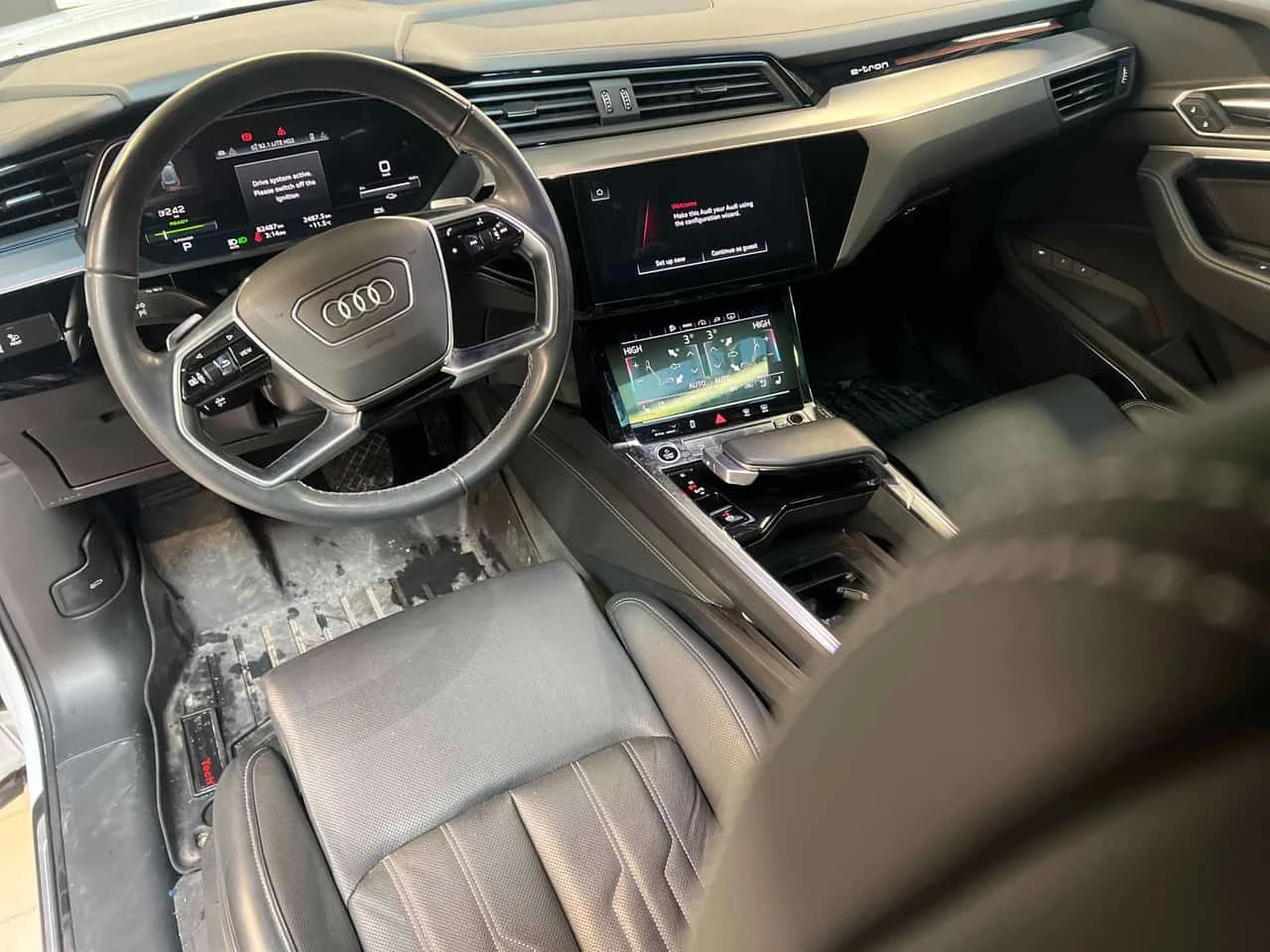 Audi E-Tron quattro  CARFAX, снимка 9 - Автомобили и джипове - 53867371