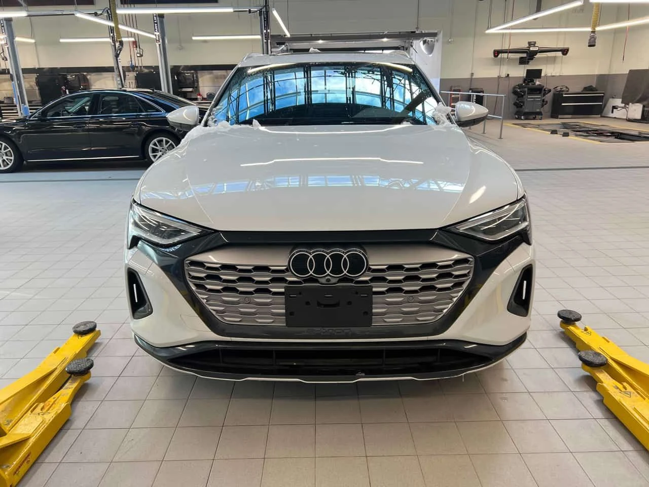 Audi E-Tron quattro  CARFAX, снимка 6 - Автомобили и джипове - 53867371