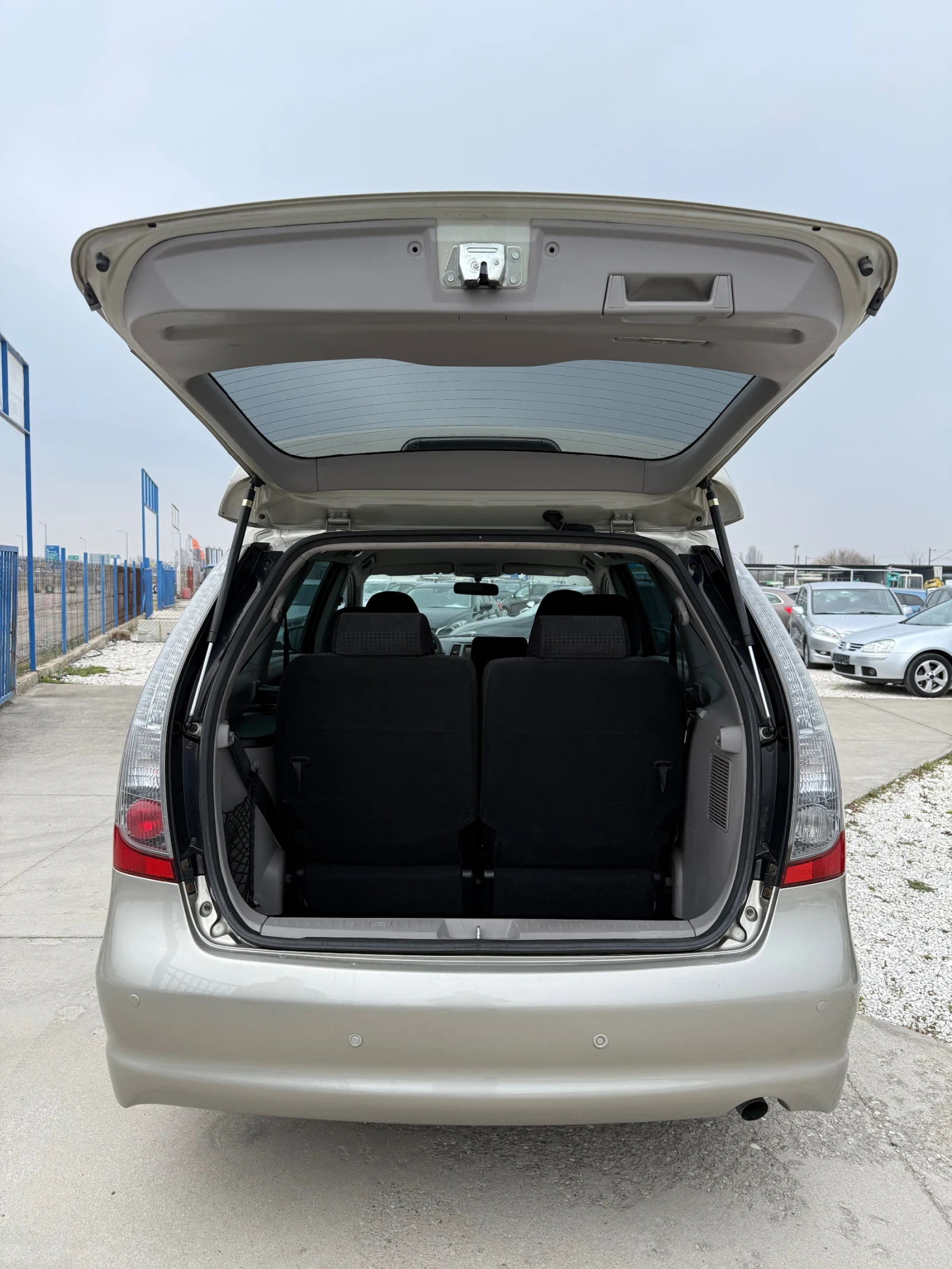 Mitsubishi Grandis 2.0 Di-D 7 места, снимка 13 - Автомобили и джипове - 53998408