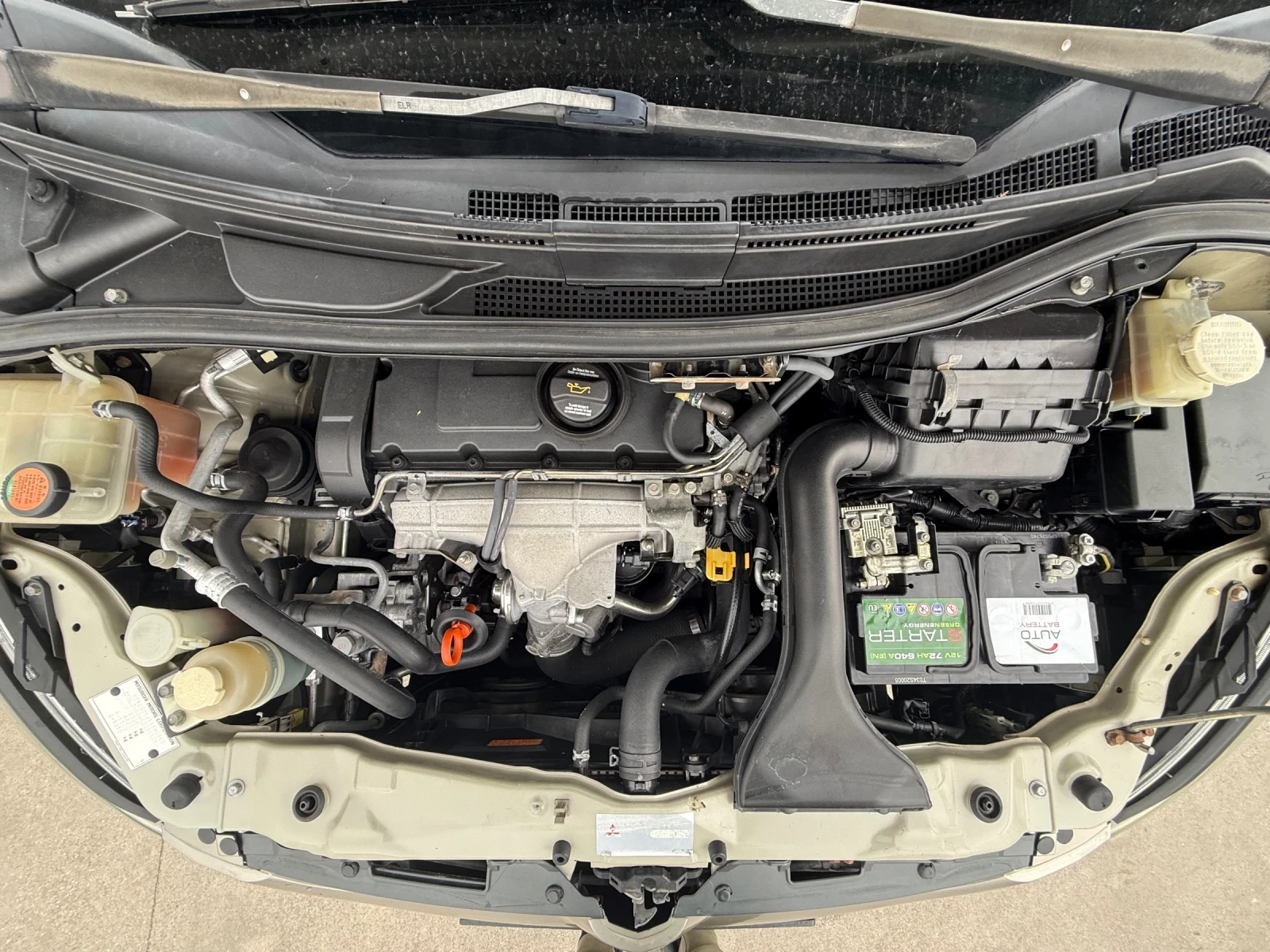 Mitsubishi Grandis 2.0 Di-D 7 места, снимка 14 - Автомобили и джипове - 53998408