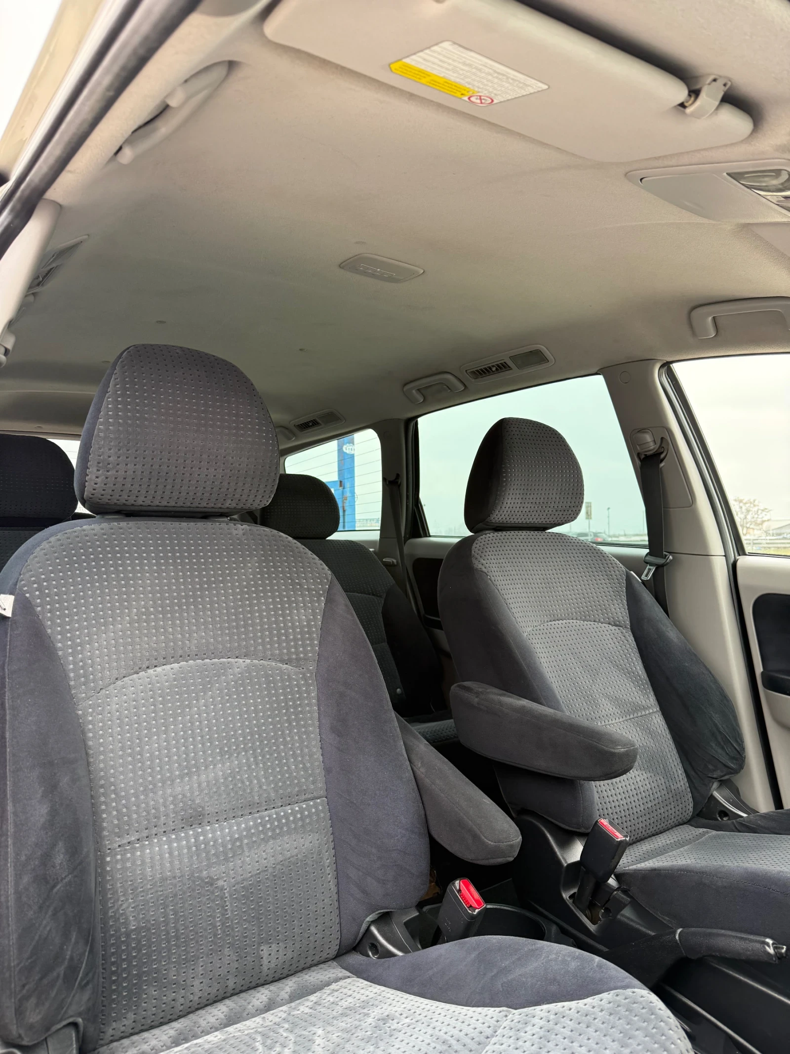 Mitsubishi Grandis 2.0 Di-D 7 места, снимка 10 - Автомобили и джипове - 53998408