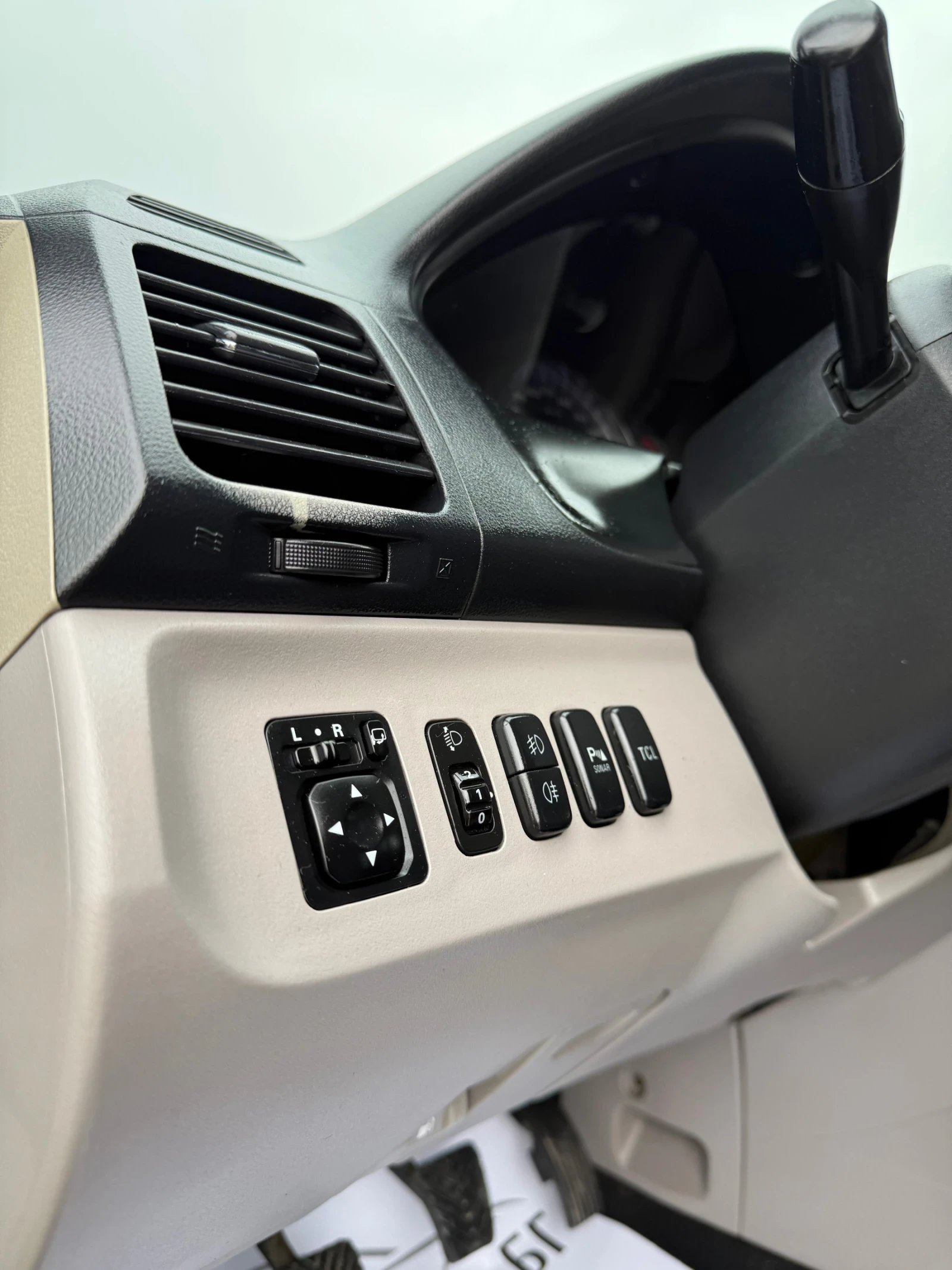 Mitsubishi Grandis 2.0 Di-D 7 места, снимка 11 - Автомобили и джипове - 53998408