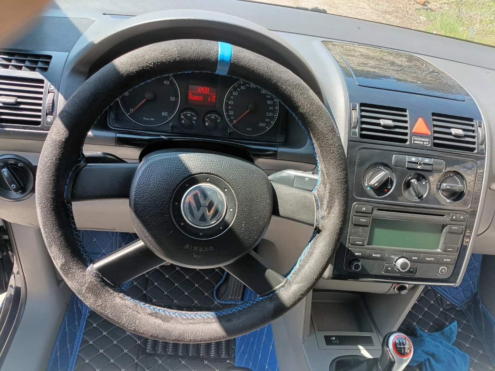 VW Touran, снимка 9 - Автомобили и джипове - 54098833