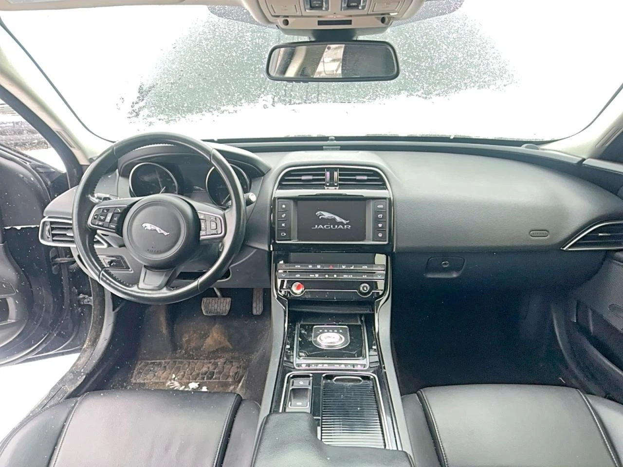 Jaguar XE 25t Premium AWD * Крайна цена до БГ* , снимка 9 - Автомобили и джипове - 54175268