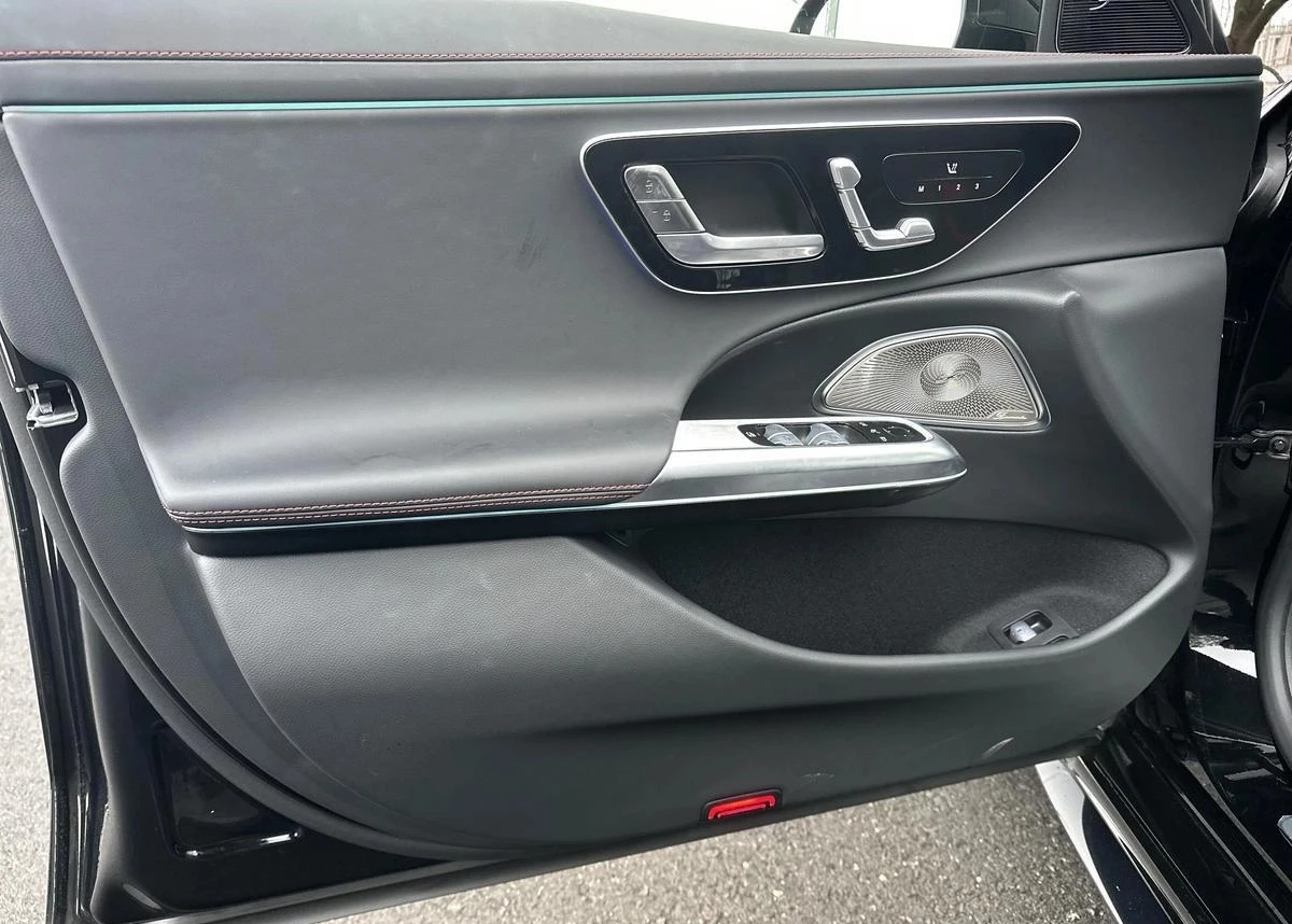 Mercedes-Benz E 53 AMG Hybrid Sedan, снимка 9 - Автомобили и джипове - 54421843