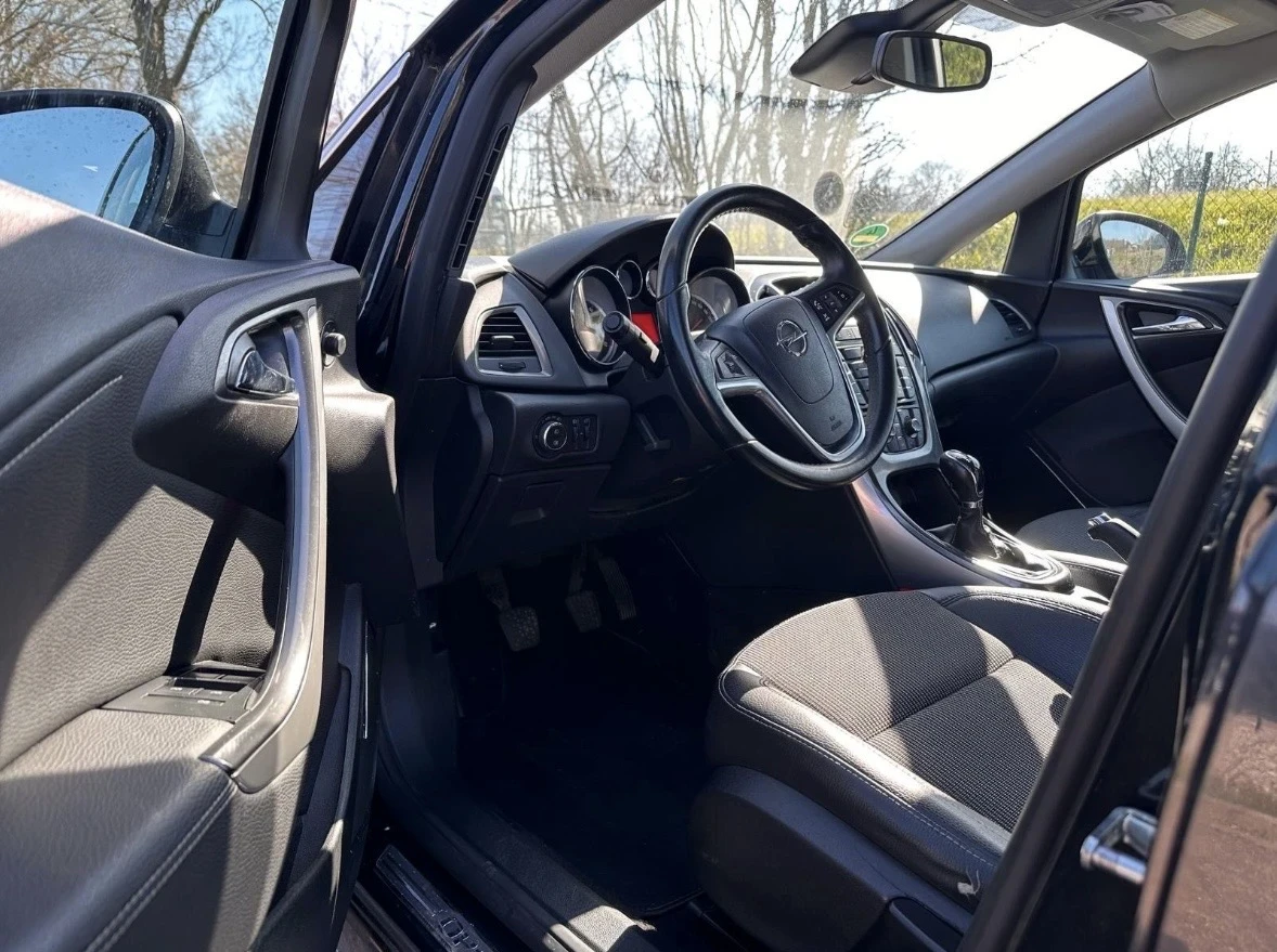 Opel Astra 1, 7 CDTi* COSMO* РЕАЛНИ КМ* EURO 5, снимка 12 - Автомобили и джипове - 54854386