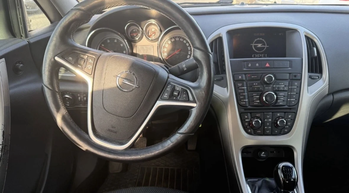 Opel Astra 1, 7 CDTi* COSMO* РЕАЛНИ КМ* EURO 5, снимка 11 - Автомобили и джипове - 54854386