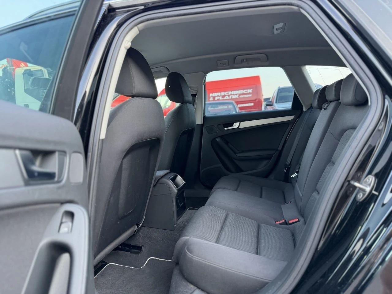 Audi A4 2.0TDI, снимка 11 - Автомобили и джипове - 55105593