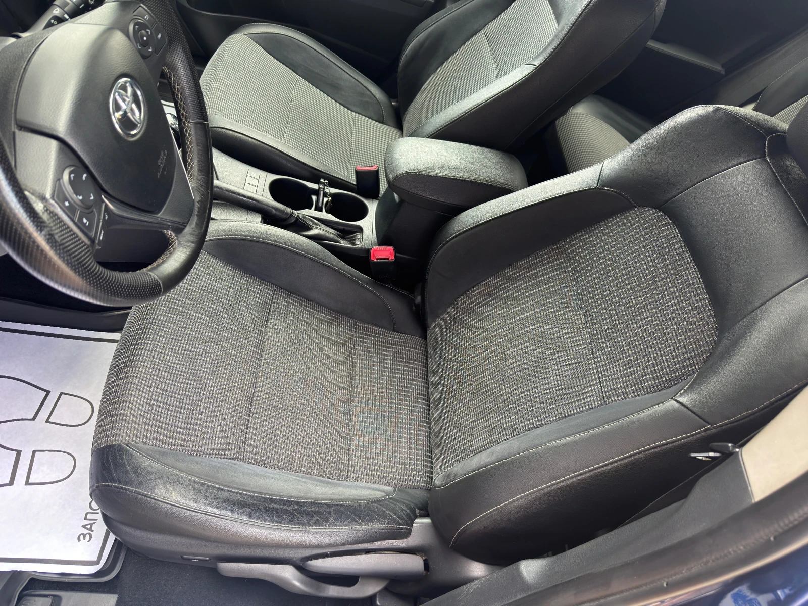 Toyota Auris, снимка 9 - Автомобили и джипове - 56244416
