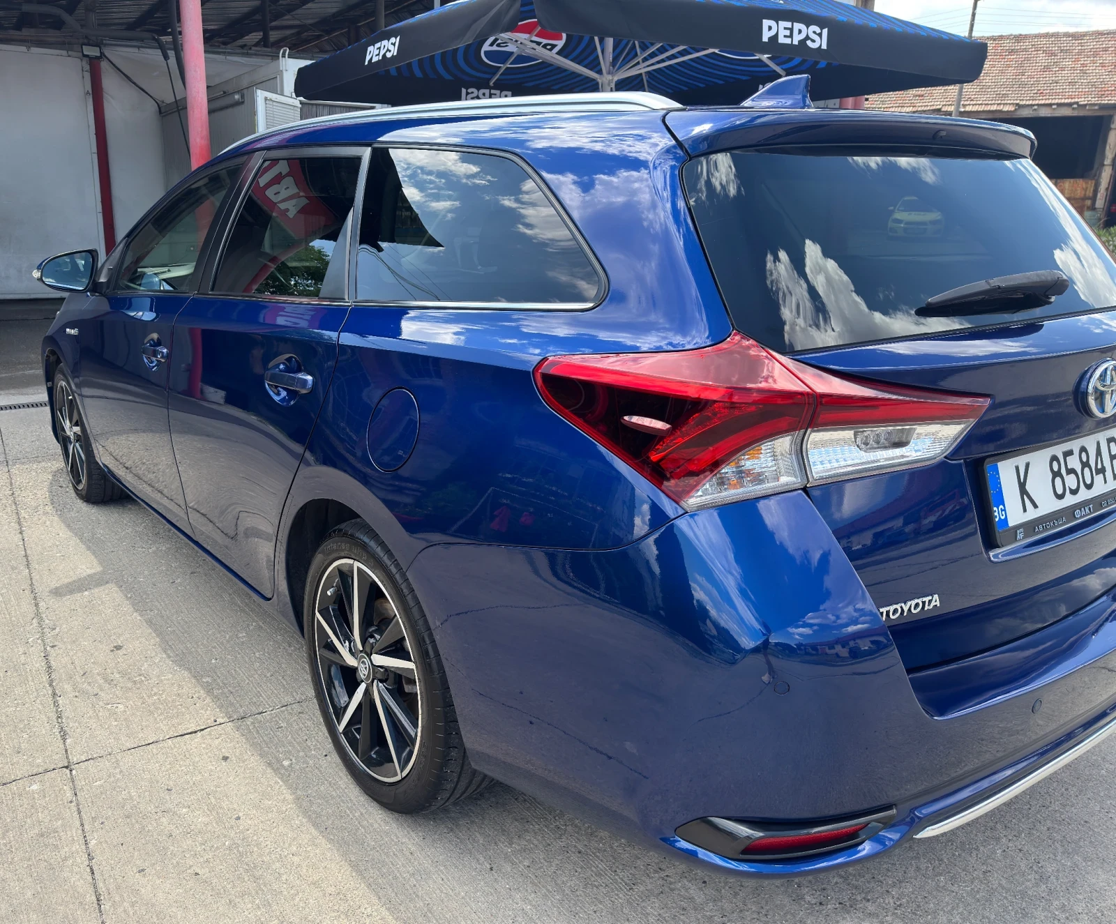 Toyota Auris, снимка 5 - Автомобили и джипове - 56244416