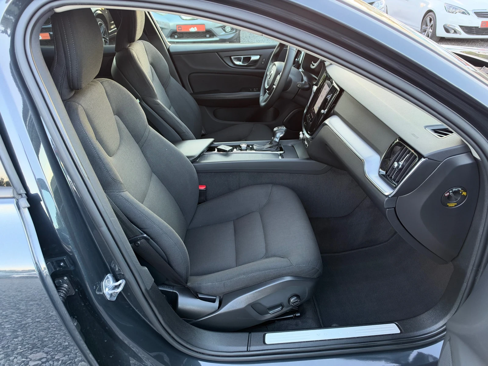 Volvo V60 2.0 D4 (190hp) | 8 Automatic | Momentum | Euro 6, снимка 11 - Автомобили и джипове - 56299128