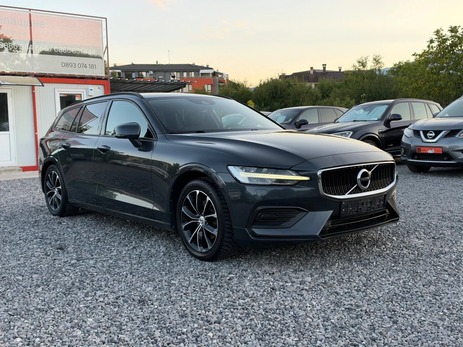 Volvo V60 2.0 D4 (190hp) | 8 Automatic | Momentum | Euro 6, снимка 3 - Автомобили и джипове - 56299128