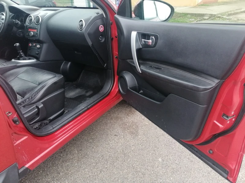 Nissan Qashqai 1.5 DCI ITALIQ , снимка 13 - Автомобили и джипове - 45858163