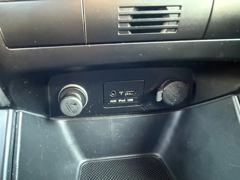 Kia Sorento 2.4i , снимка 13 - Автомобили и джипове - 52419777