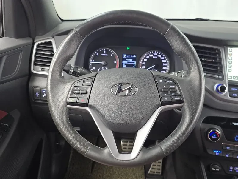 Hyundai Tucson 2.0 2WD EDITION , снимка 12 - Автомобили и джипове - 56293183