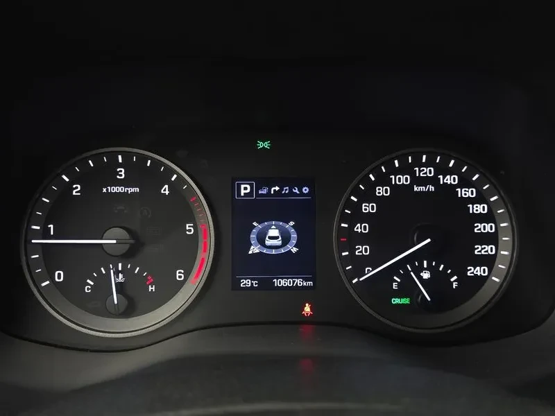 Hyundai Tucson 2.0 2WD EDITION , снимка 8 - Автомобили и джипове - 56293183