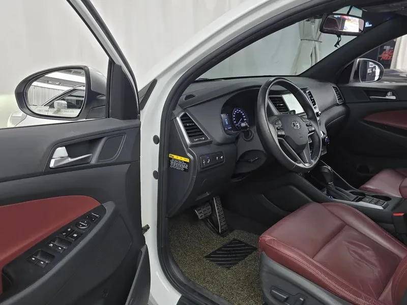 Hyundai Tucson 2.0 2WD EDITION , снимка 10 - Автомобили и джипове - 56293183