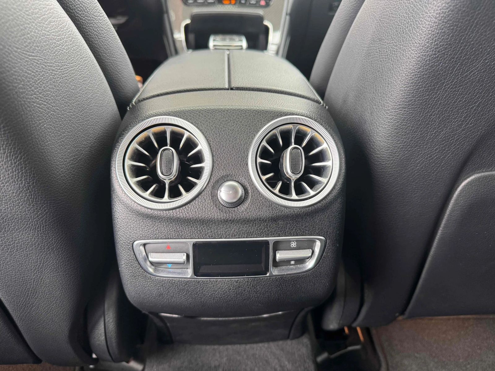 Mercedes-Benz GLC 63 AMG S* CARBON* 360* BURMASTER* HEAD-UP* КРАЙНА ЦЕНА, снимка 17 - Автомобили и джипове - 54566771