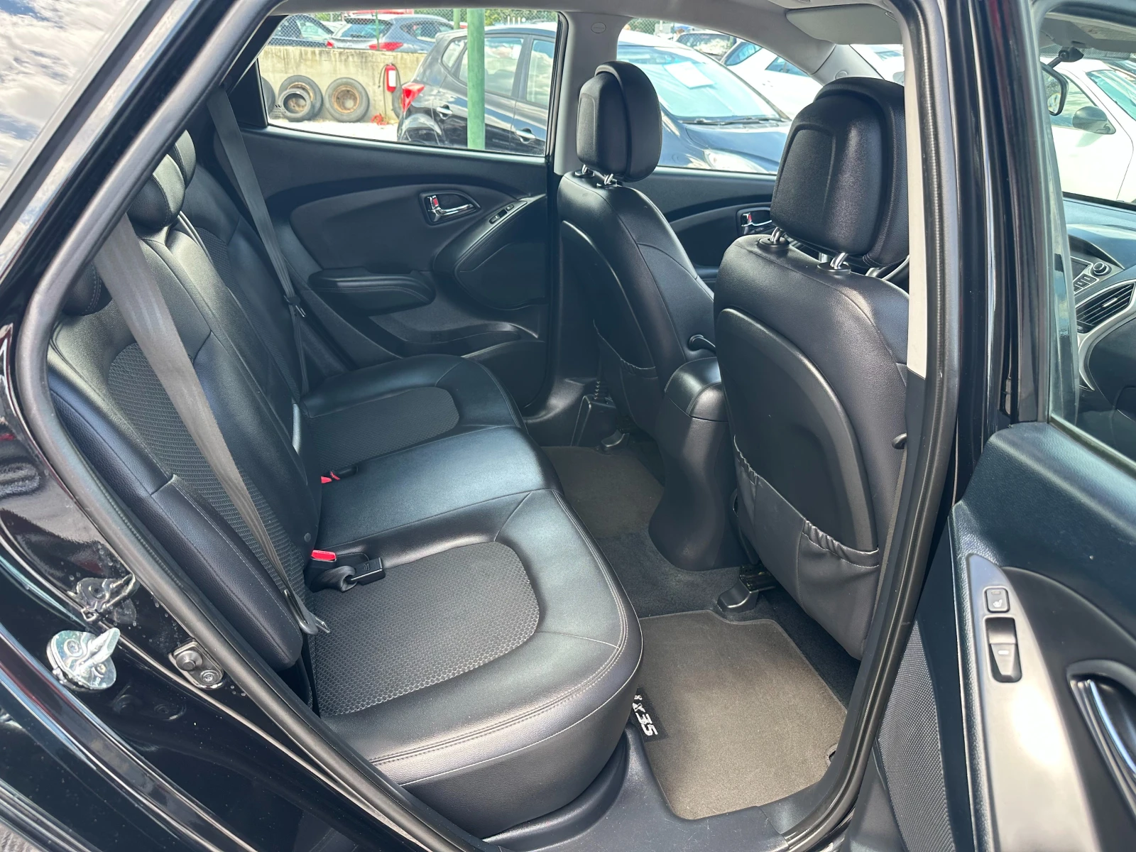 Hyundai IX35 1.7CRDI* NAVI* CarPlay* Подгрев* , снимка 9 - Автомобили и джипове - 55224732