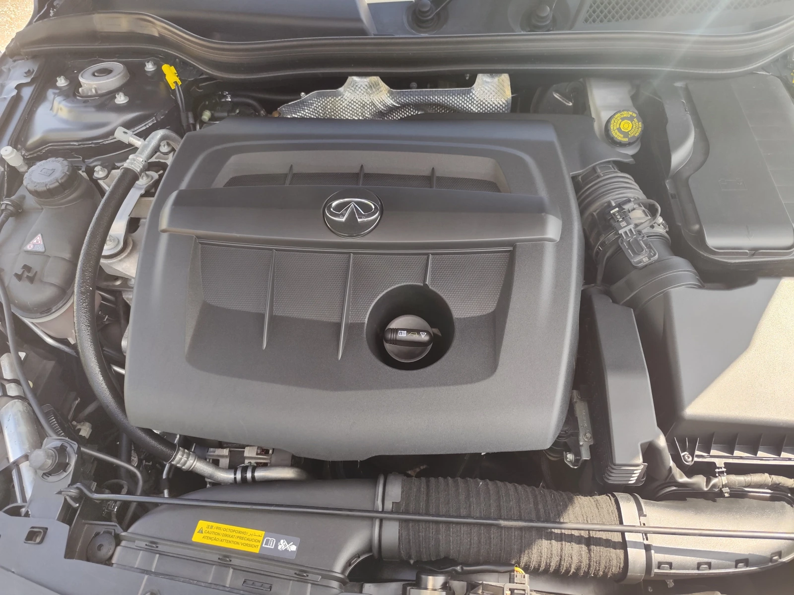 Infiniti Q30 1.5D* EURO6B* LED* NAVI* CAMERA 360* ПОДГРЕВ, снимка 15 - Автомобили и джипове - 55441416