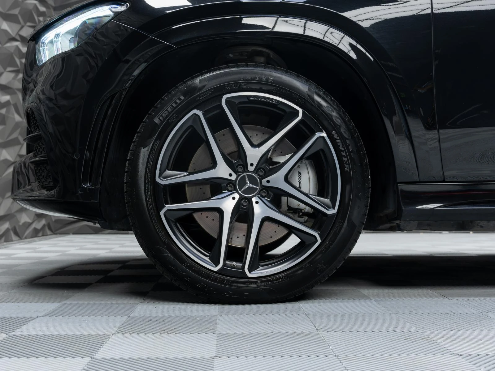 Mercedes-Benz GLE 53 4MATIC 4MATIC* BURM* 360CAM* AIRMATIC* AMG-LINE* , снимка 15 - Автомобили и джипове - 55537477