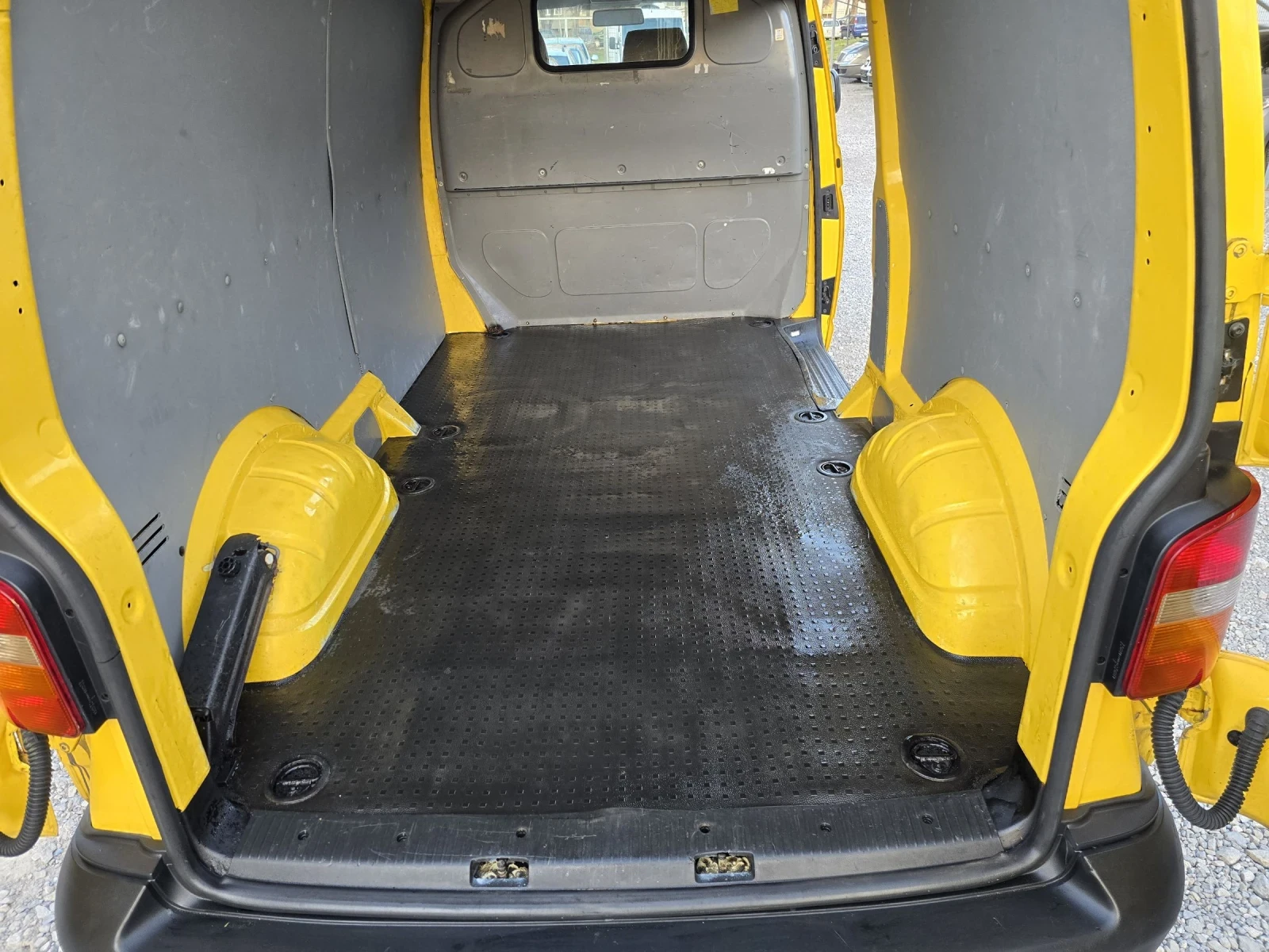 VW Transporter 1.9TDI, снимка 9 - Бусове и автобуси - 53866721