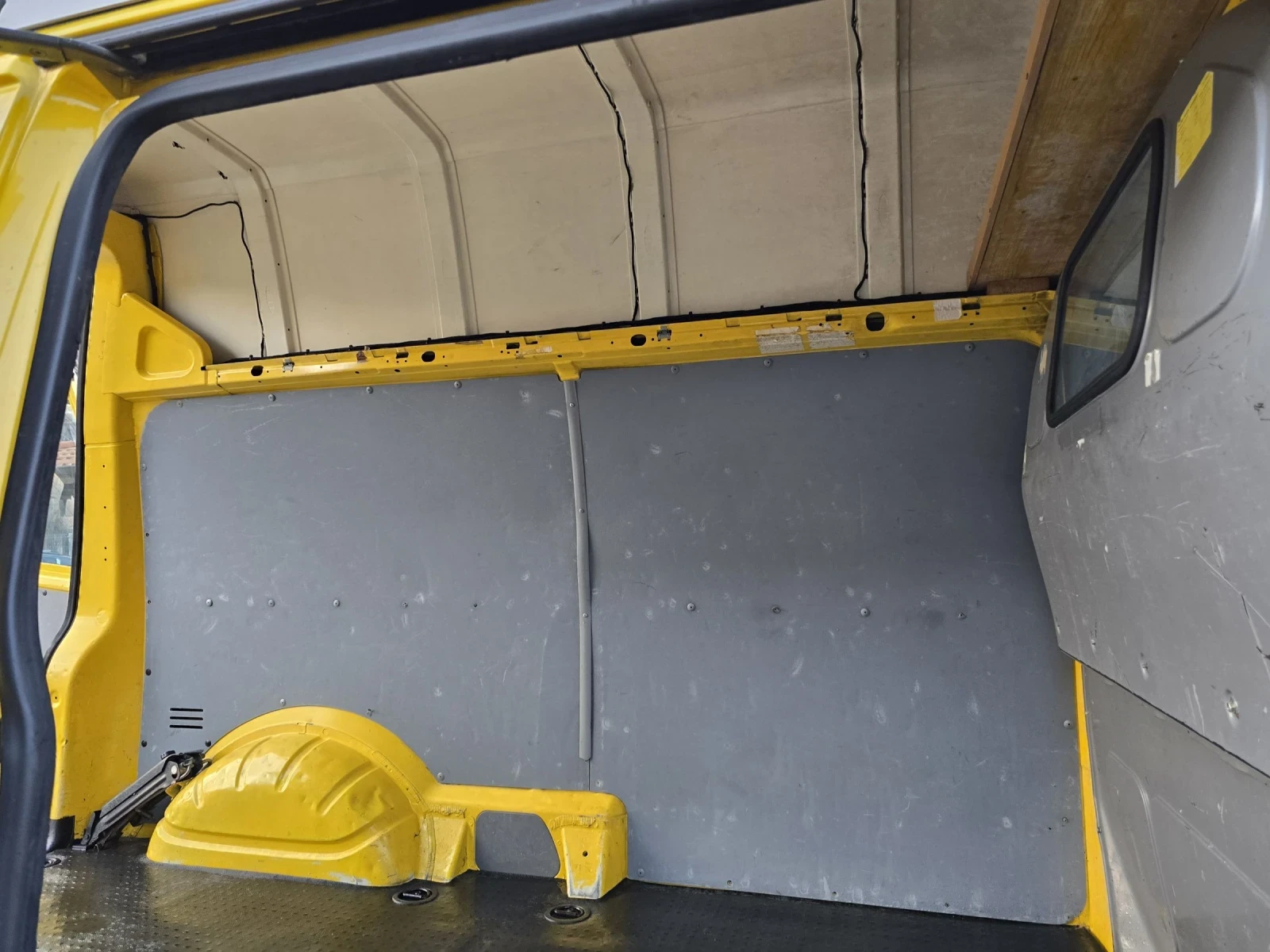 VW Transporter 1.9TDI, снимка 12 - Бусове и автобуси - 53866721