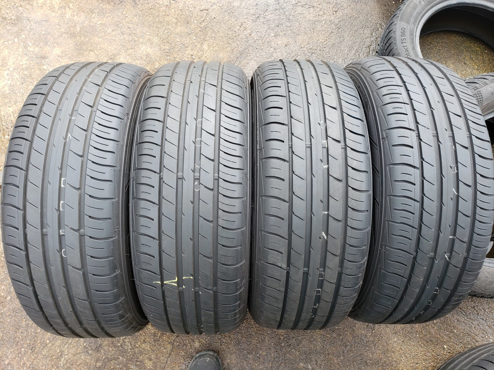Гуми Летни 215/60R16, снимка 2 - Гуми и джанти - 54079703