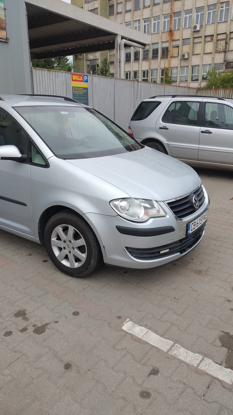 VW Touran 1.6, снимка 2 - Автомобили и джипове - 46414745