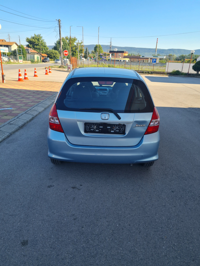 Honda Jazz 1.4куб.87к.с.2006г. Фейстлифт , снимка 2 - Автомобили и джипове - 46720156