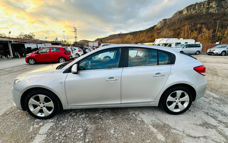 Chevrolet Cruze 1.8 I  КАТО НОВА, снимка 6 - Автомобили и джипове - 48327283