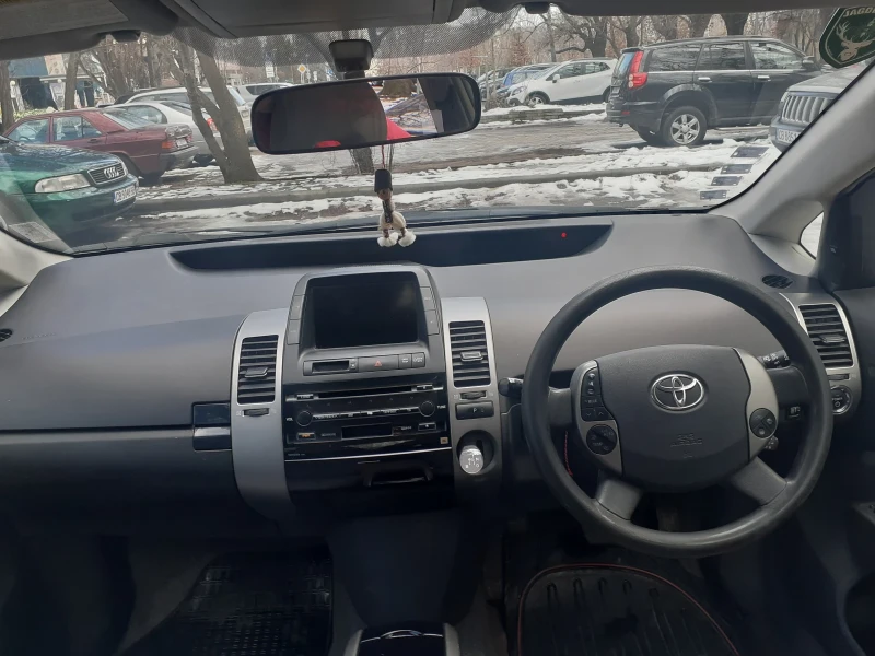 Toyota Prius 1.5, снимка 9 - Автомобили и джипове - 49270819