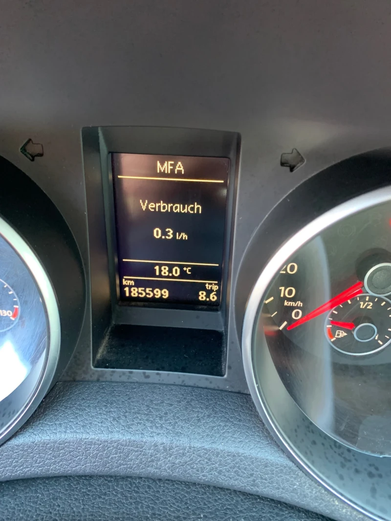 VW Golf 1.6TDI, снимка 10 - Автомобили и джипове - 49354116