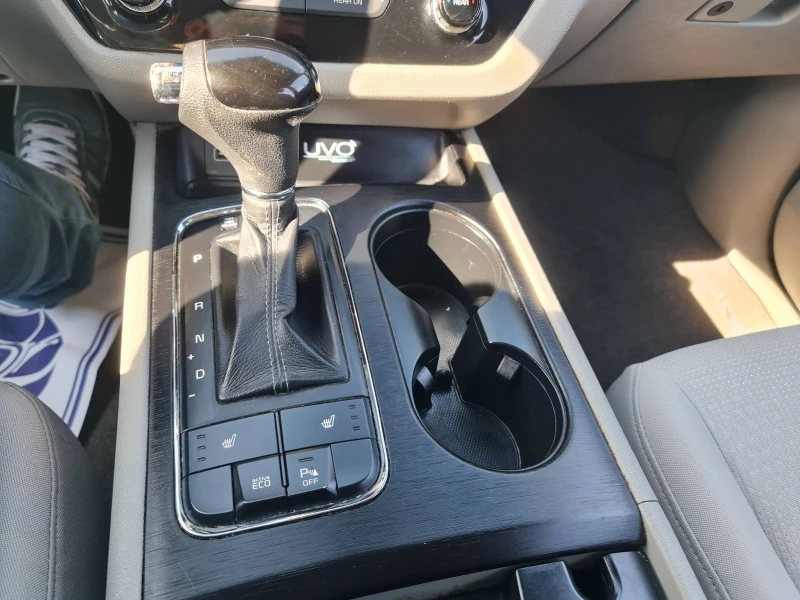 Kia Sedona 3.3 GDI/ГАЗ 7 местна, снимка 12 - Автомобили и джипове - 51279932