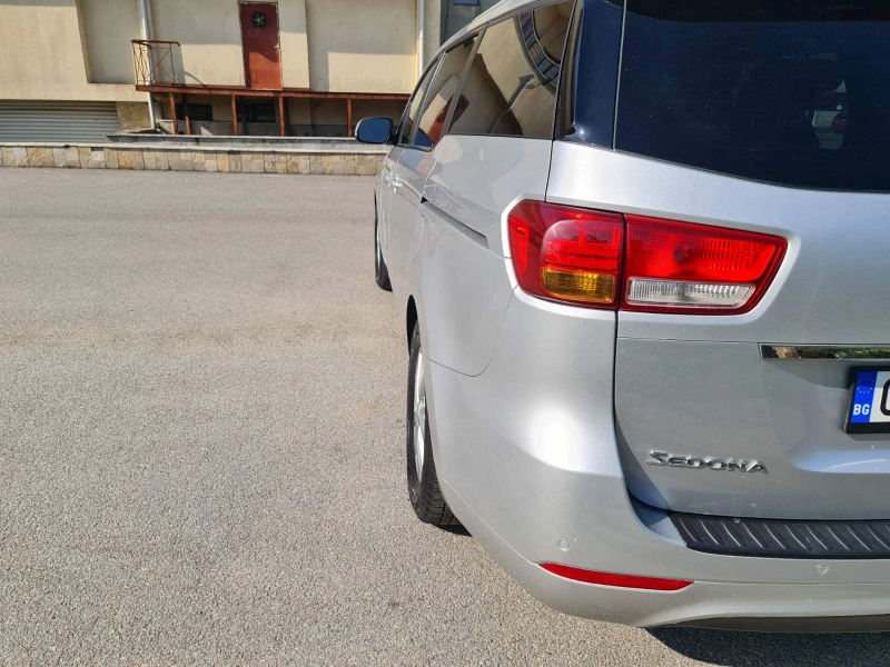 Kia Sedona 3.3 GDI/ГАЗ 7 местна, снимка 6 - Автомобили и джипове - 51279932