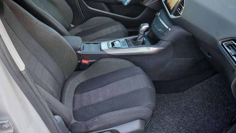 Peugeot 308 1.6HDI-120k.ТОП СЪСТОЯНИЕ СЕРВИЗНА КНИЖКА , снимка 11 - Автомобили и джипове - 50891527