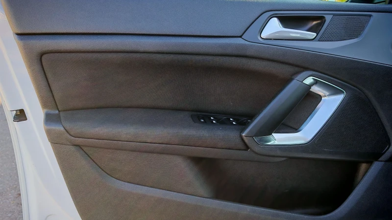 Peugeot 308 1.6HDI-120k.ТОП СЪСТОЯНИЕ СЕРВИЗНА КНИЖКА , снимка 10 - Автомобили и джипове - 50891527