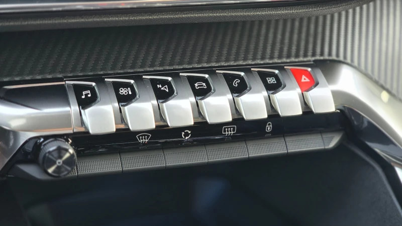 Peugeot 3008 1.5 * BlueHDI* EAT8* Allure* , снимка 16 - Автомобили и джипове - 50899541