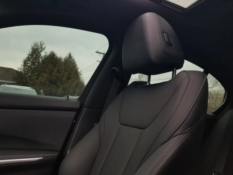 BMW 330 * NO ACCIDENT* SERVICE RECORDS* * NAV* CAMERA* ROO, снимка 16 - Автомобили и джипове - 52829619