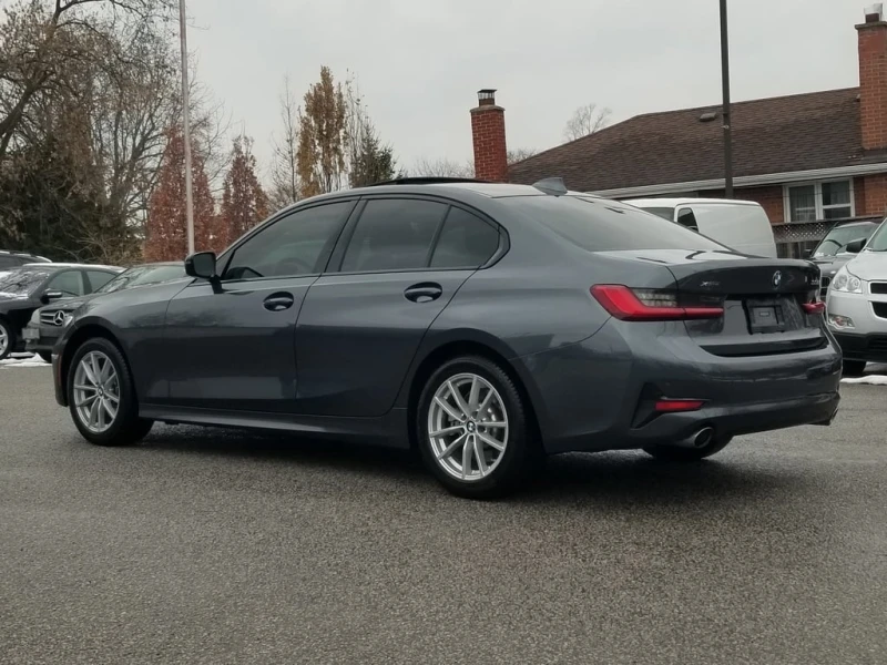 BMW 330 * NO ACCIDENT* SERVICE RECORDS* * NAV* CAMERA* ROO, снимка 4 - Автомобили и джипове - 52829619