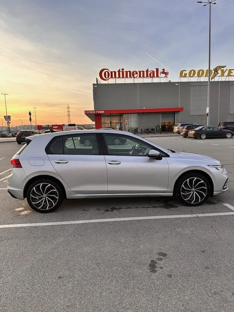 VW Golf 8 Life+ 2.0TDI automat - изображение 7