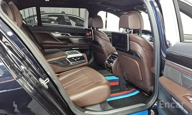 BMW 730 * LONG * ТЕЛЕВИЗОРИ* ДИСТРОНИК* 360* МАСАЖИ* DIGIT, снимка 13 - Автомобили и джипове - 54576429