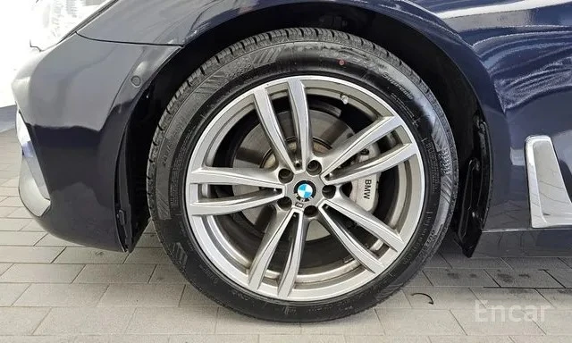 BMW 730 * LONG * ТЕЛЕВИЗОРИ* ДИСТРОНИК* 360* МАСАЖИ* DIGIT, снимка 16 - Автомобили и джипове - 54576429