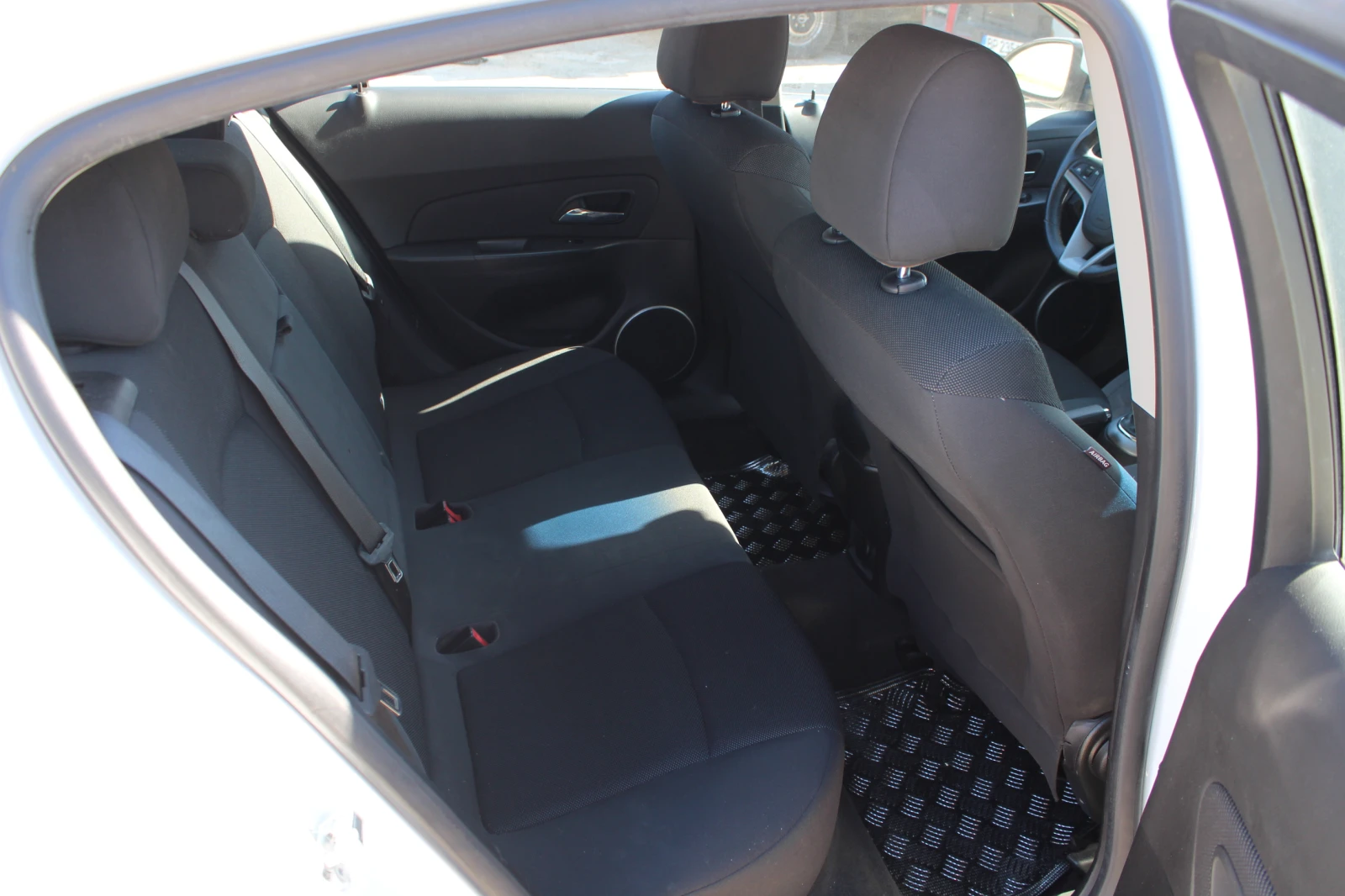 Chevrolet Cruze 1.7D  | Mobile.bg — изображение 11