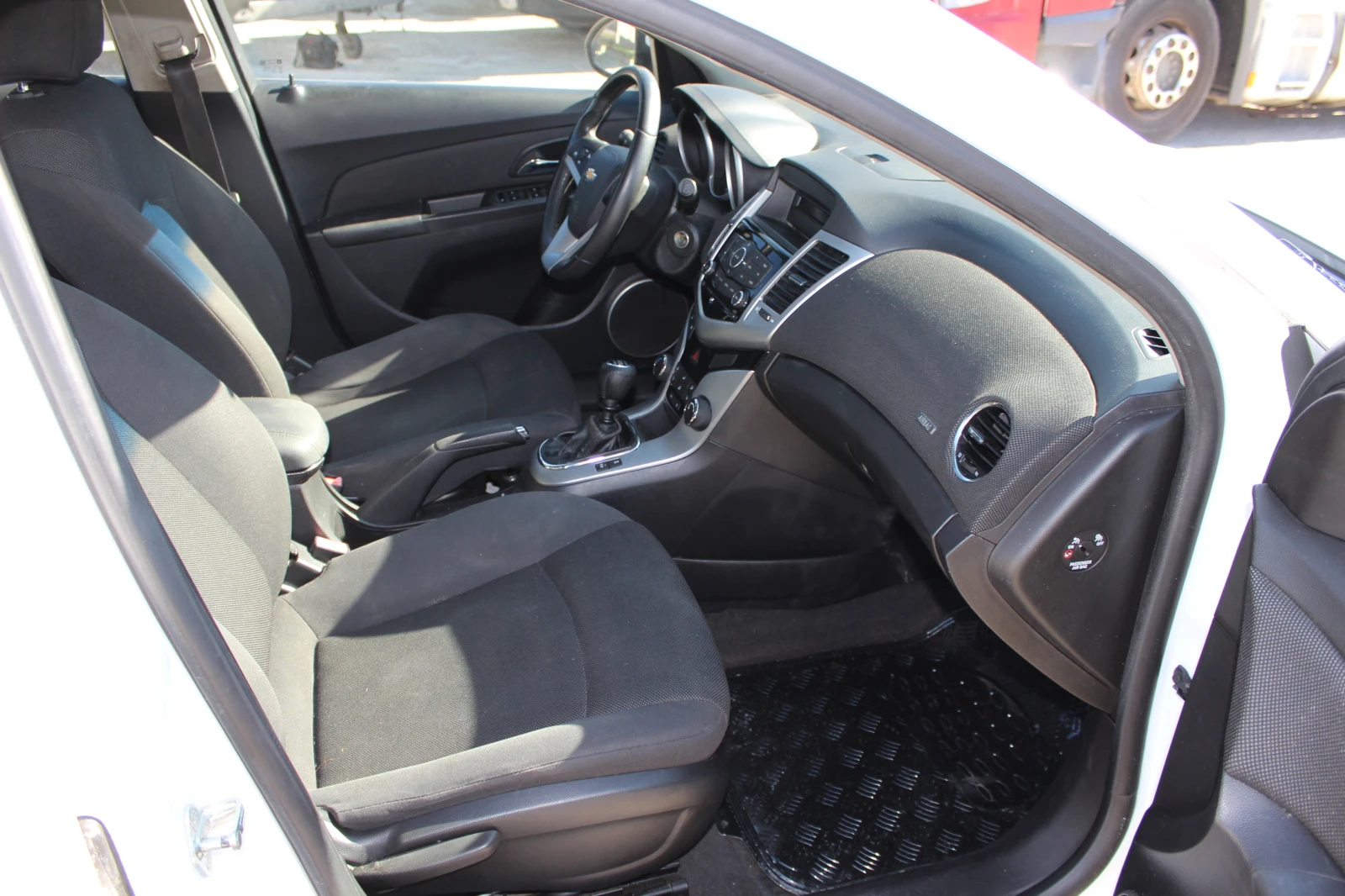 Chevrolet Cruze 1.7D  | Mobile.bg — изображение 12
