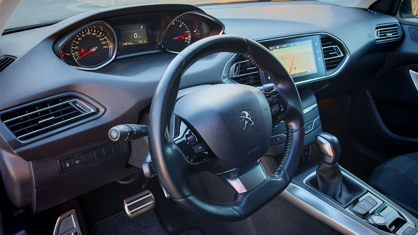 Peugeot 308 1.6HDI-120k.ТОП СЪСТОЯНИЕ СЕРВИЗНА КНИЖКА  - изображение 8