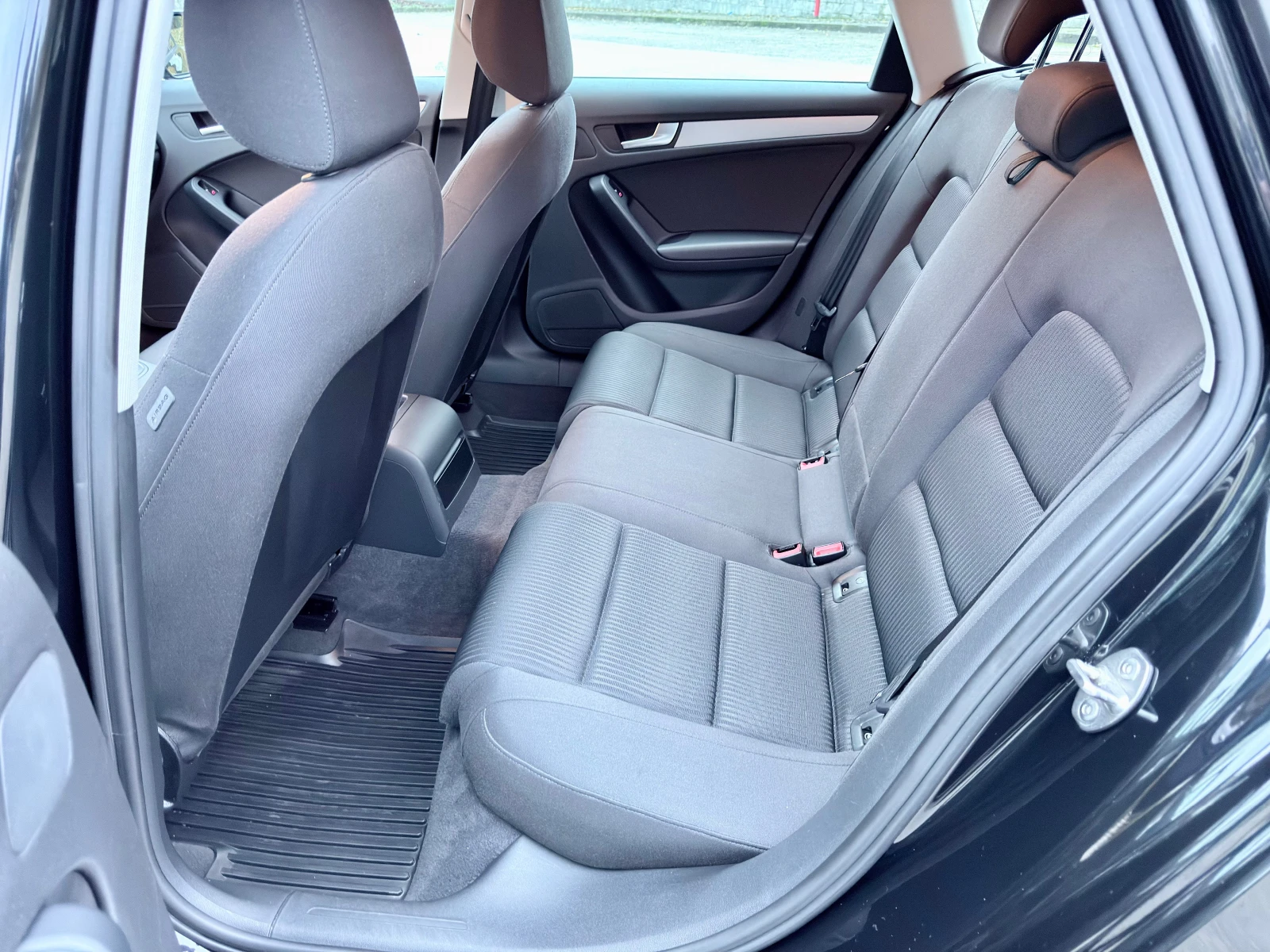 Audi A4 2.0TDI* 143k.c.* Ръчк* EURO5* ЛИЗИНГ*  - изображение 8