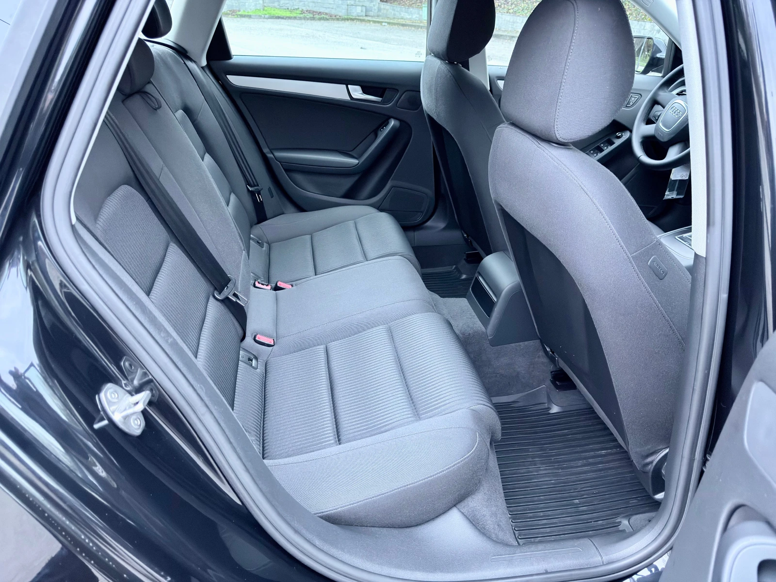 Audi A4 2.0TDI* 143k.c.* Ръчк* EURO5* ЛИЗИНГ*  - изображение 9